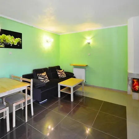 Spacious With Private Garden *